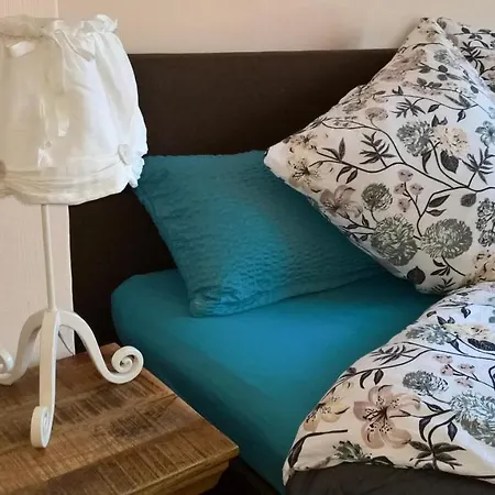 Karoline إيزيناخ